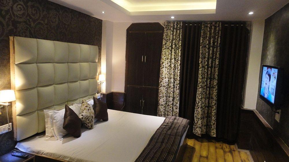 Hotel Sunrise Шимла Екстериор снимка